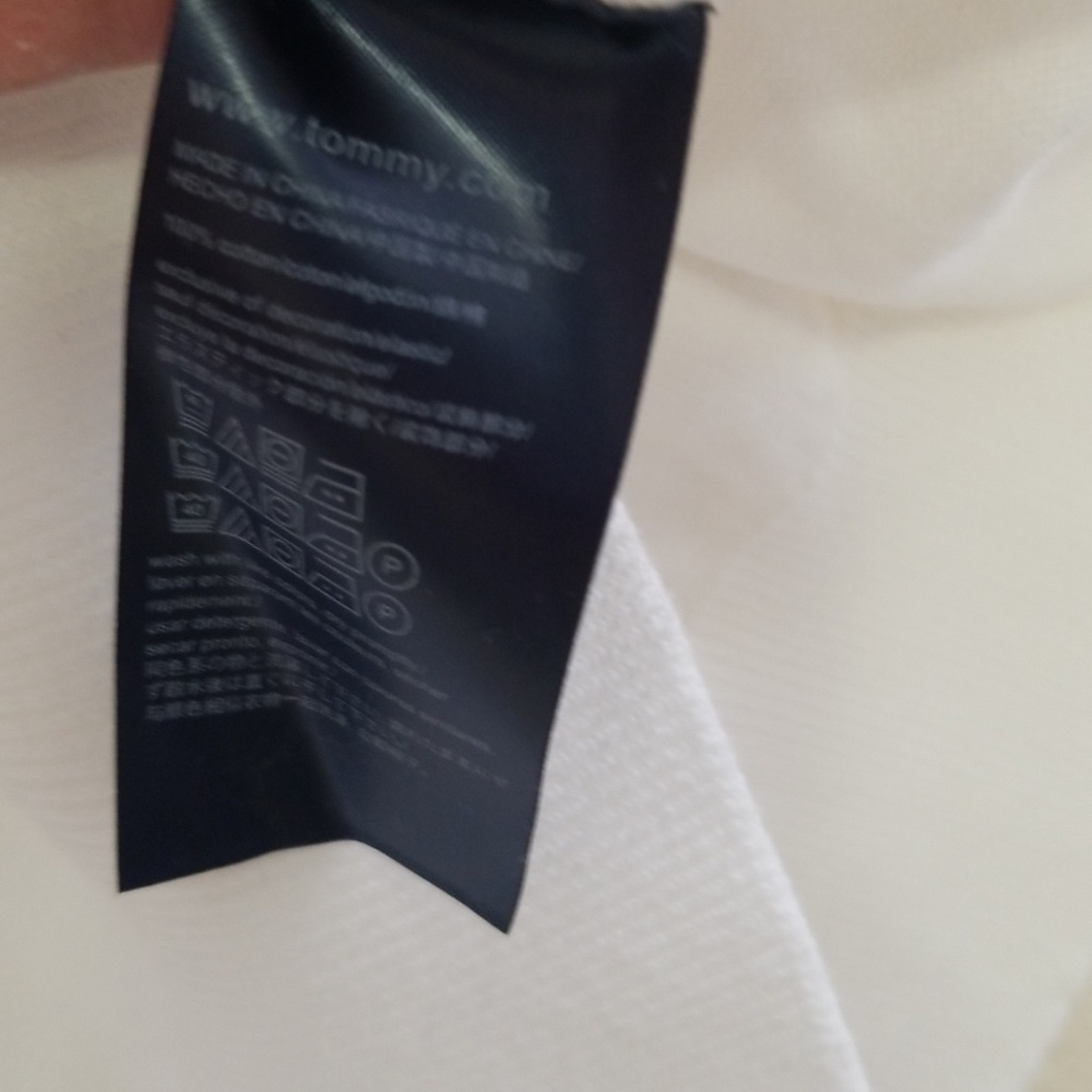 Tommy Hilfiger Crewneck Sweater "SALE $55 FIRM" - Picture 6 of 7